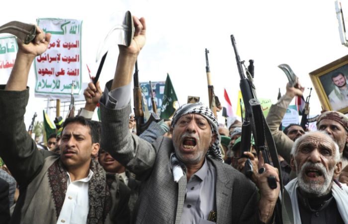  في القصف الإسرائيلي على صنعاء .. عصابة الحوثي تعترف بمصرع رئيس حكومتها وعدد من منتحلي صفة وزراء