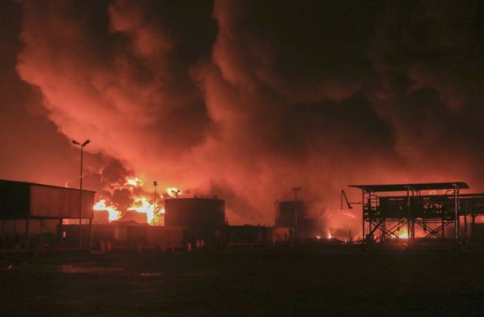  عصابة الحوثي تمنع المرضى من العلاج وتفرغ مستشفيات صنعاء لضحايا القصف الإسرائيلي