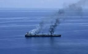 متزامنا مع بيان اممي لوقف التصعيد.. عصابة الحوثي تستهدف سفينة تجارية قبالة ميناء سعودي