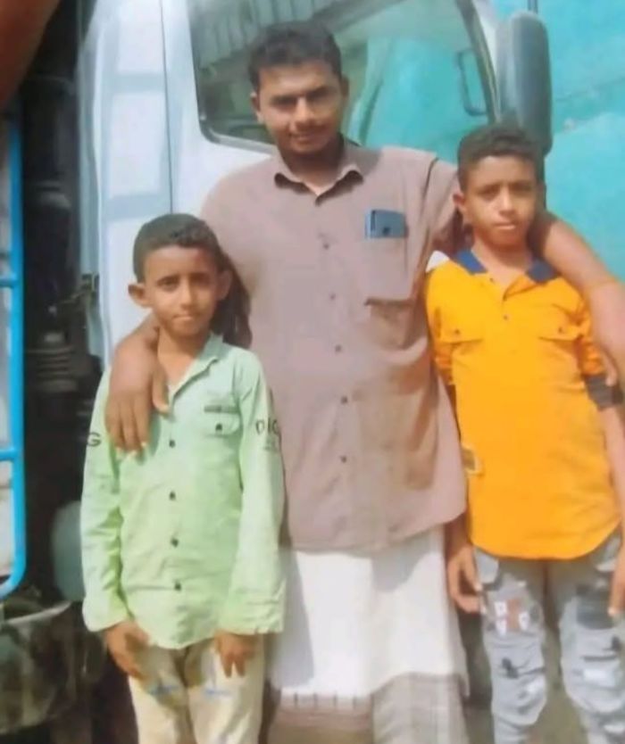  الحديدة .. مشرف حوثي يقتل نازحًا أعزلًا أثناء استلامه مساعدات إغاثية