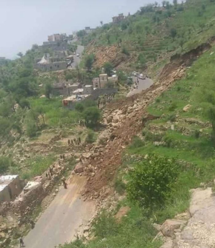  انهيار جبلي في المحويت يقطع طريق الخبت - القناوص