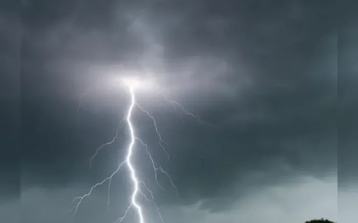  صاعقة تقتل مواطنًا في أبين