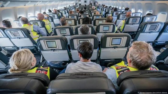 «الداخلية الألمانية» تعتزم زيادة وتيرة عمليات الترحيل إلى أفغانستان