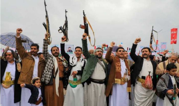  في استنساخ لزمن الإمامة .. عصابة الحوثي تفرج عن شيخ قبلي في عمران مقابل رهائن