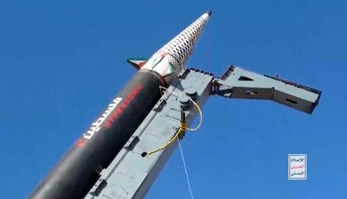  خبير عسكري: تبنّي الحوثيين إطلاق إيران للصواريخ من اليمن "سَفَه وغباء"