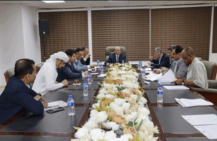   تصاعد الحرب الاقتصادية.. لجنة تنظيم الواردات ترد على الحوثيين: لا دخول لأي بضائع عبر جميع المنافذ إلا بتصريح اللجنة