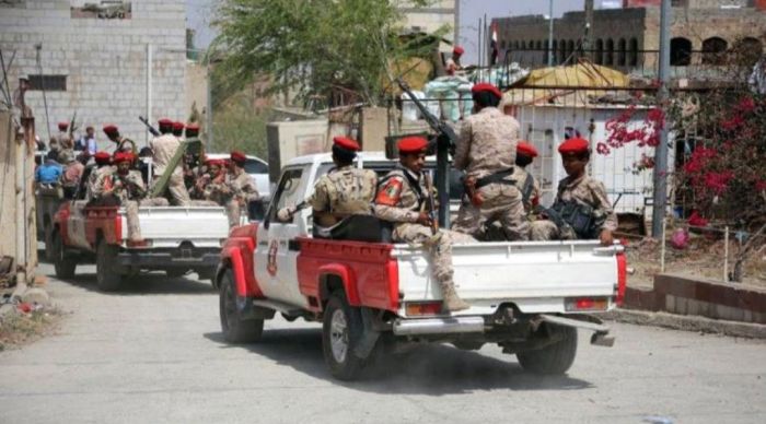  الشرطة العسكرية تحتجز مبيدات سامة عند مداخل تعز وسط ضغوط للسماح بدخولها إلى المدينة