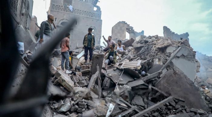  صنعاء.. مليشيا الحوثي تتخلى عن جرحى الغارات وجثث تحت الأنقاض لم تُنتشل