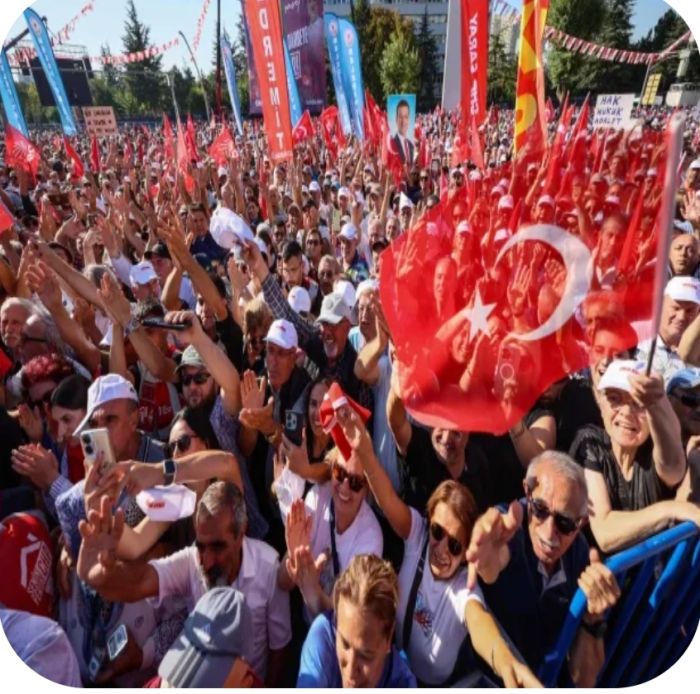 عشرات الآلاف يشاركون في مظاهرة للمعارضة التركية بأنقرة