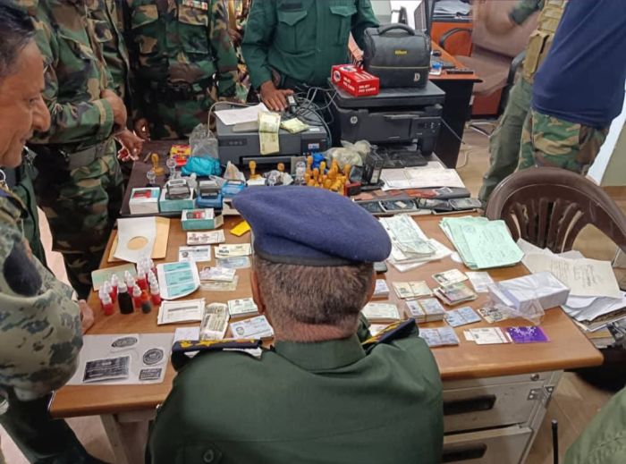  ضبط عصابة متخصصة بتزوير الوثائق الرسمية في تعز