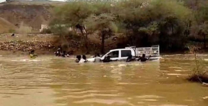  سيول جارفة تجتاح شبوة وتلحق أضرارًا واسعة بالبنية التحتية