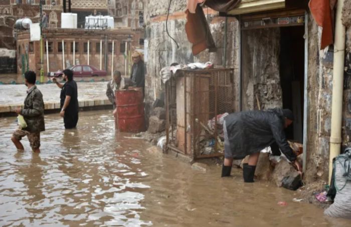  أكثر من 400 ألف متضرر من الفيضانات في اليمن.. وندرة التمويل تعرقل الاستجابة الإنسانية