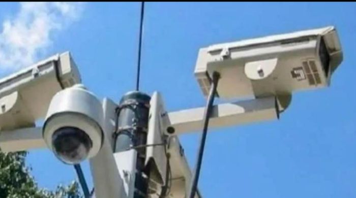  وهي تحتفي بانقلابها.. حالة من الهلع تدفع الحوثيين لتدمير كاميرات مراقبة حول مساكن قياداتها بصنعاء