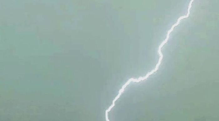  وفاة 8 أشخاص جراء صواعق رعدية في الحديدة