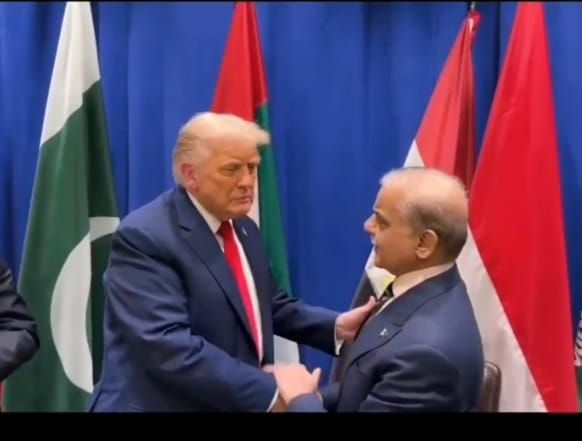 رئيس وزراء باكستان يلتقي الرئيس ترامب في أجواء ودية لمناقشة القضايا الثنائية والإقليمية