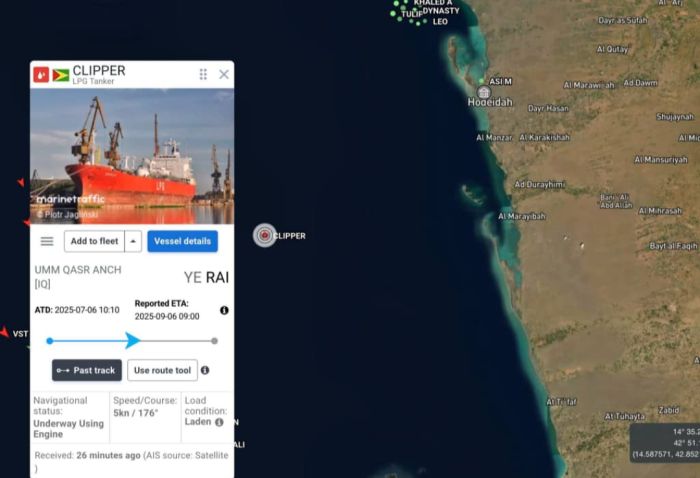 كشفت عن خلافات حوثية .. تفاصيل ناقلة غاز باكستانية تعرضت لهجوم في ميناء رأس عيسى بالحديدة