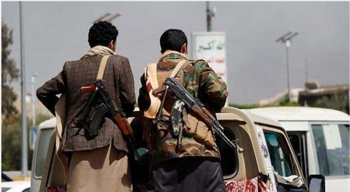 مليشيا الحوثي تختطف موظفًا في منظمة دولية من منزله بصنعاء وتصعد انتهاكاتها ضد العاملين الإنسانيين