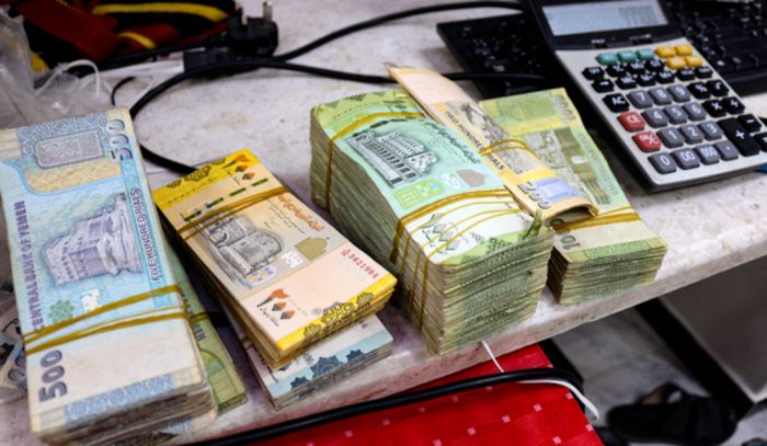  نقاش متواصل بين مجلس القيادة والحكومة والبنك المركزي حول الإيرادات والدولار الجمركي