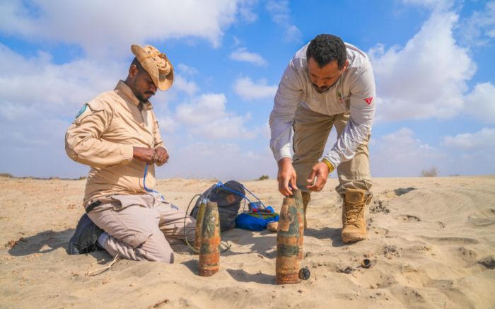  إتلاف نحو 4 آلاف مادة متفجرة من مخلفات عصابة الحوثي في تعز