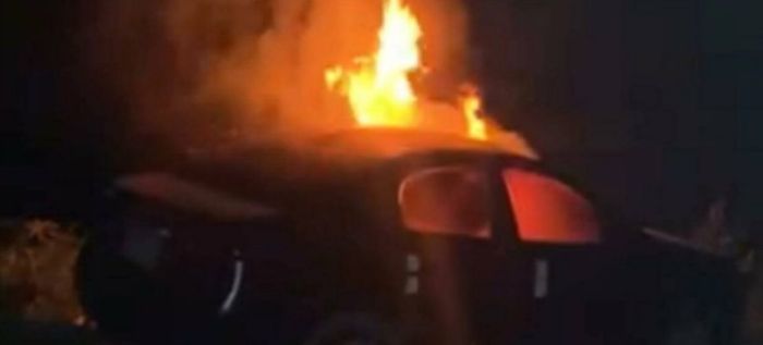  مجهولون يحرقون سيارتي قاضٍ ومرافقه في إب