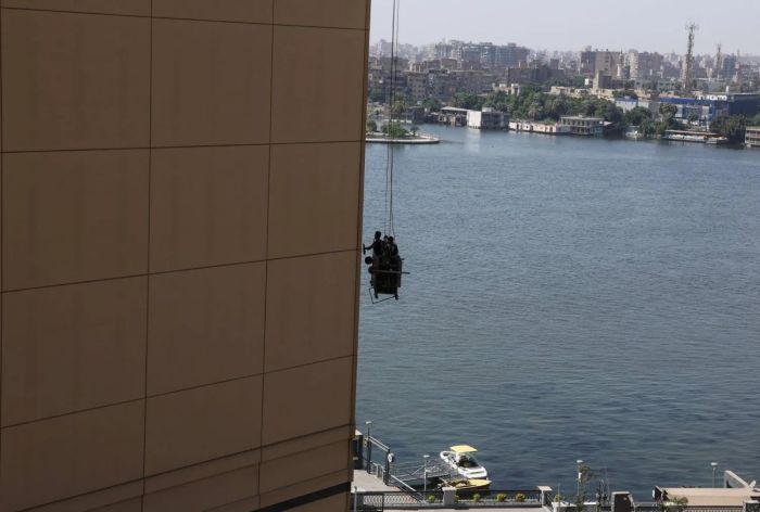 القطاع الخاص في مصر يواصل انكماشه مع تباطؤ الطلبات الجديدة