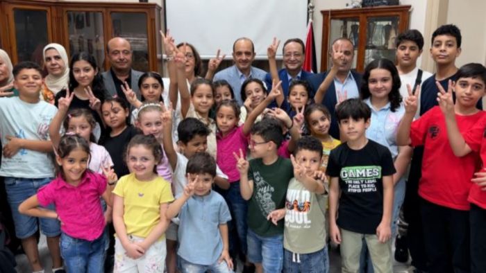  مؤسسة الصالح تقدم مساعدات نقدية لـ30 طفلًا فلسطينيًا يتيمًا في مصر