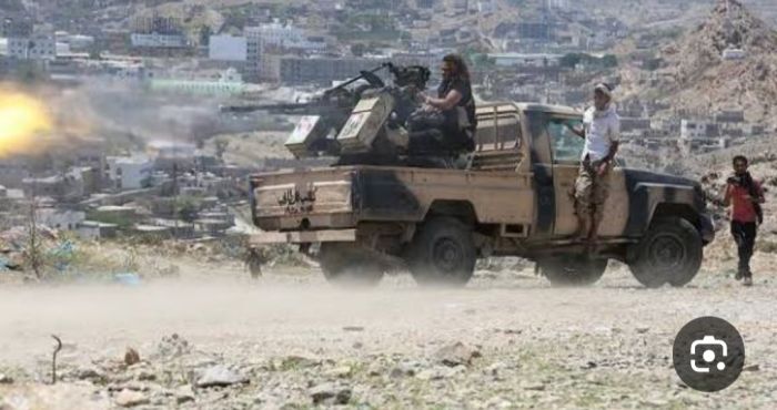  اشتباكات عنيفة شرقي تعز إثر هجوم حوثي على مواقع الجيش
