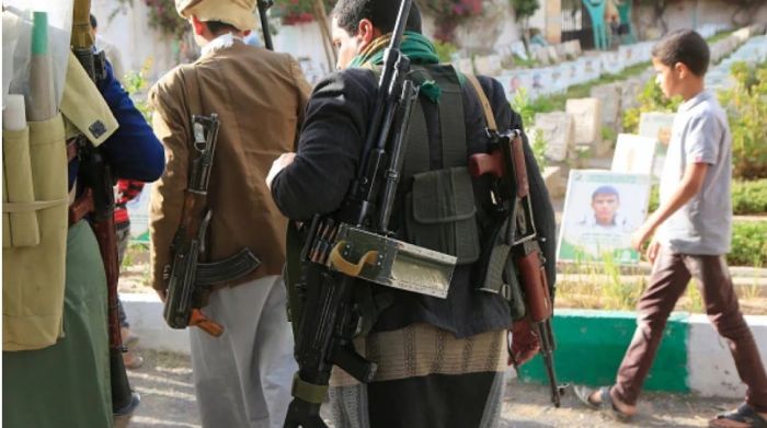 عصابة الحوثي تقر بمصرع 6 من عناصرها بينهم قادة بغارات اسرائيلية وجبهات القتال