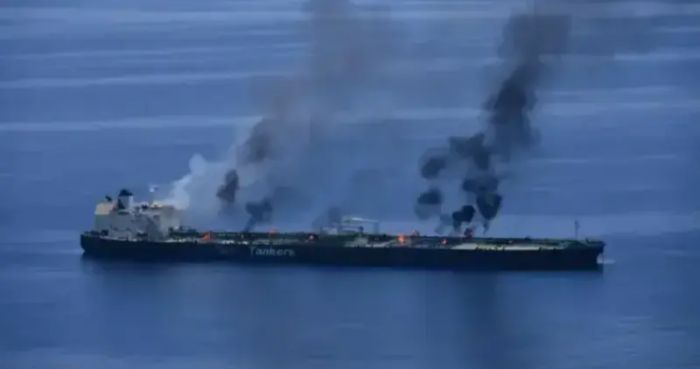  وفاة بحار فلبيني متأثراً بإصابته في هجوم حوثي على سفينة شحن بخليج عدن