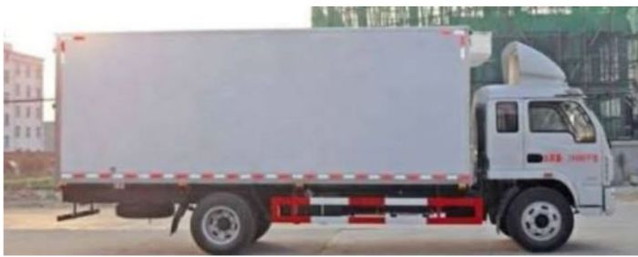  مصادرة دجاج مجمد في نقطة الهنجر بتعز