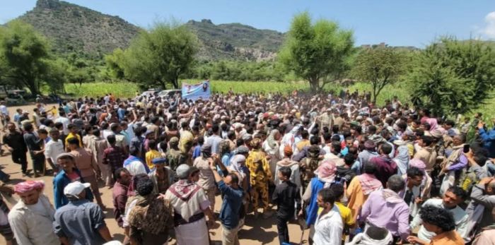  تعز .. تشيّع جثمان الشهيد حسين الصوفي وسط غضب شعبي ومطالبات بإنهاء الانفلات الأمني