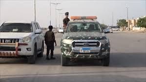 شرطة المهرة تضبط شبكة تهريب عبر الحدود وتوقف عناصر حوثية ومتسللًا أجنبيًا