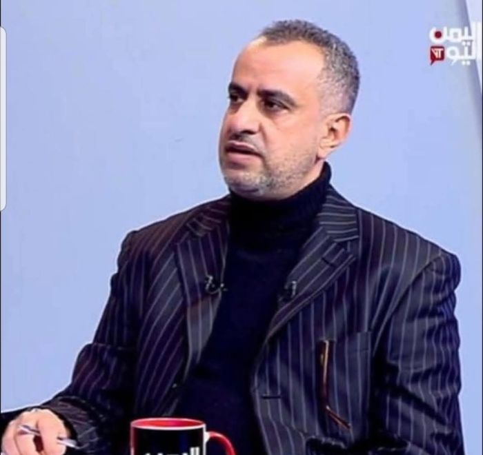  الحوثي نهب مرتباته والإصلاح صادر حريته .. عناصر أمنية تقتحم منزل الصحفي يزيد الفقيه وتقتاده إلى مكان مجهول في تعز