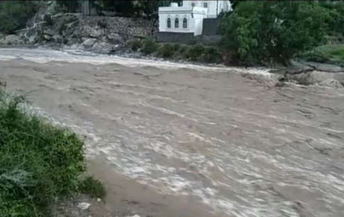  سيول جارفة تجتاح لحج وتقطع الطرق الرئيسية