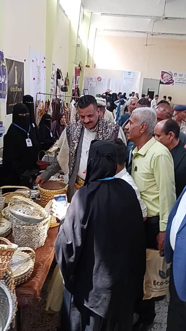 جامل يفتتح معرض الشهيدة إفتهان المشهري للمشاريع الصغيرة والأصغر بتعز