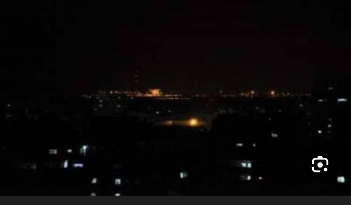  عدن تدخل في ظلامٍ دامس بعد نفاد كميات الوقود