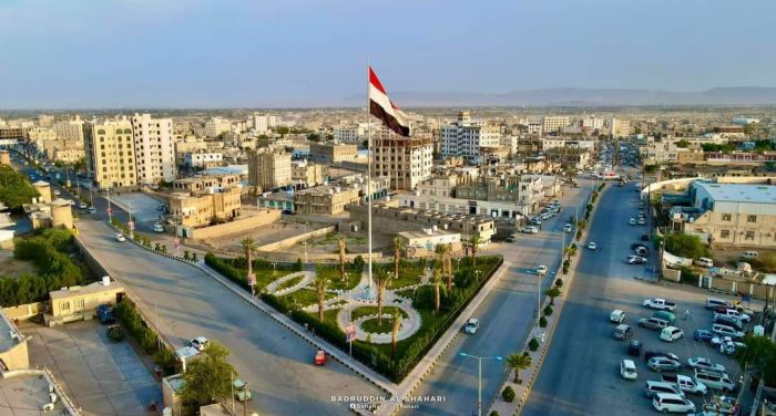  قتلى وجرحى بتصادم شاحنة وباص واحتراقهما في مأرب