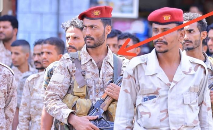 تعز: ظهور مطلوب أمني في استقبال وزير الدفاع ومسلح مضطرب نفسيًا يثير القلق في الشوارع