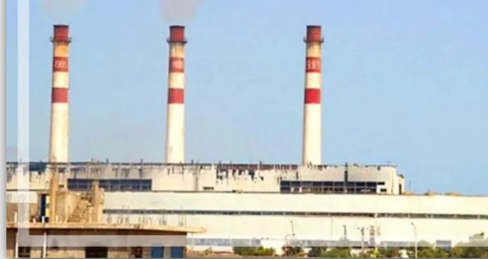  عدن.. وصول وقود يكفي لتشغيل محطة الرئيس ليوم واحد ومطالبات بفتح ملف فساد توقف الطاقة الشمسية