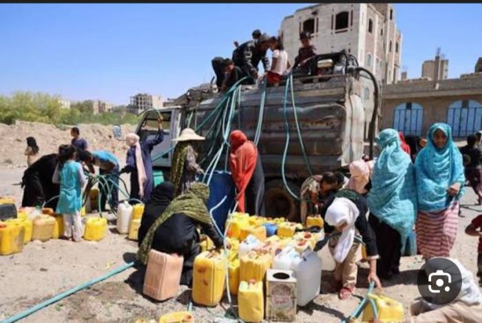  عصابة الحوثي توقف ضخ المياه من الحوبان إلى مدينة تعز