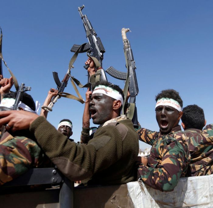  تقرير يكشف إفراج مليشيا الحوثي عن عشرات الإرهابيين وتجنيد بعضهم للقتال معها