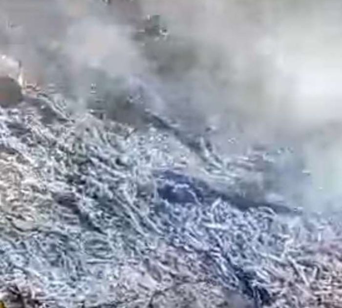  بني حماد .. شاب يحرق منزل والدته بعد رفضها إعطائه المال لشراء القات