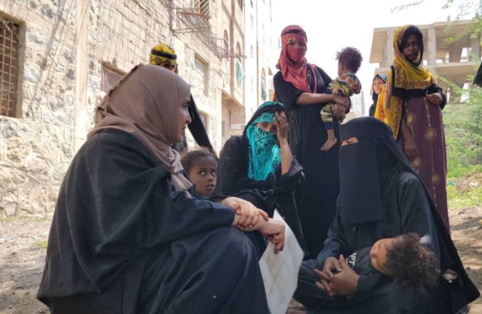  اللجنة الوطنية توثّق أضرار القصف الحوثي على المناطق السكنية شمال مدينة تعز