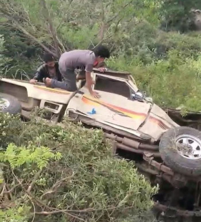 تعز.. وفاة أربعة من أسرة واحدة بحادث انقلاب سيارة في مديرية شرعب السلام