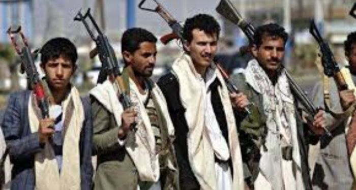  لا يحدث إلا في مناطق الحوثي.. لصّان يهددان امرأة برفع قضية بعد نشرها فيديو يوثق سرقتهما لحقيبتها