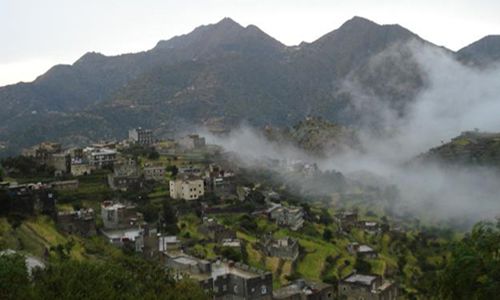 ممارسات حوثية جديدة تدفع بموجات نزوح من جبل الأحكوم إلى مدينة التربة