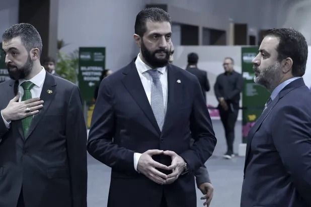 بريطانيا ترفع العقوبات عن الرئيس السوري أحمد الشرع