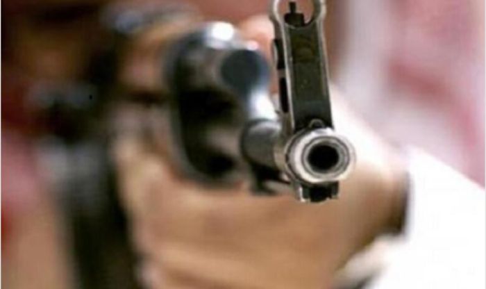  قيادي حوثي يقتل مواطنًا أمام أسرته في الحديدة