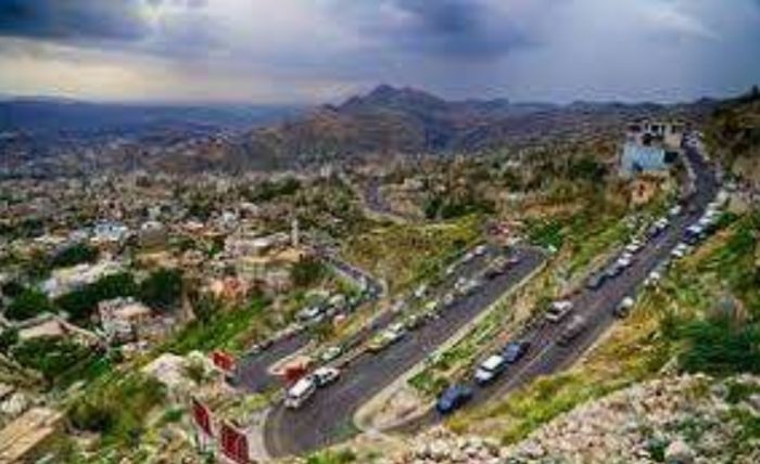 تعرض منزل شيخ قبلي بشرعب لهجوم بالقنابل وتوجيه الاتهامات للحوثي