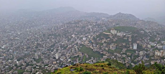 عبث حوثي يعيد الفوضى إلى سوق إب المركزي بعد ابتزاز مسؤول فرزة الباصات